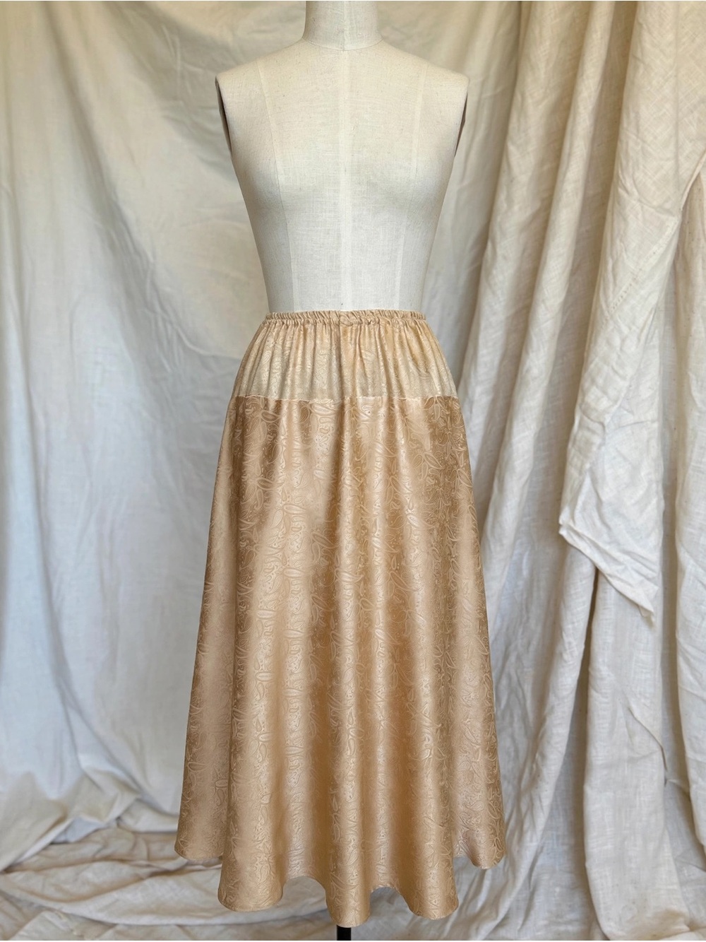 Vintage 100% Silk Champagne Gold Paisley Jacquard Midi Skirt Sz 6 Elastic Waist